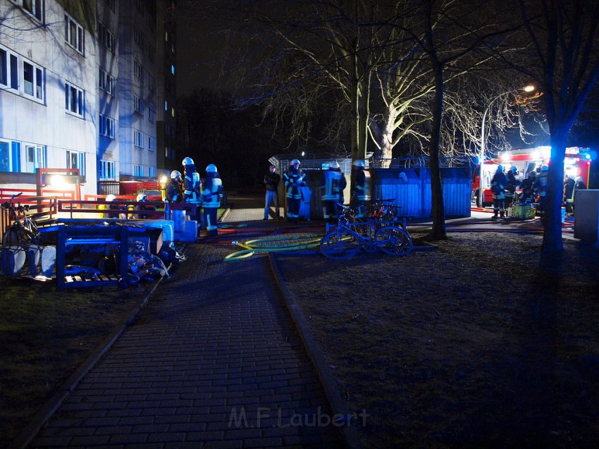 Feuer 3 Kellerbrand Koeln Ostheim Gernsheimerstr P13.JPG